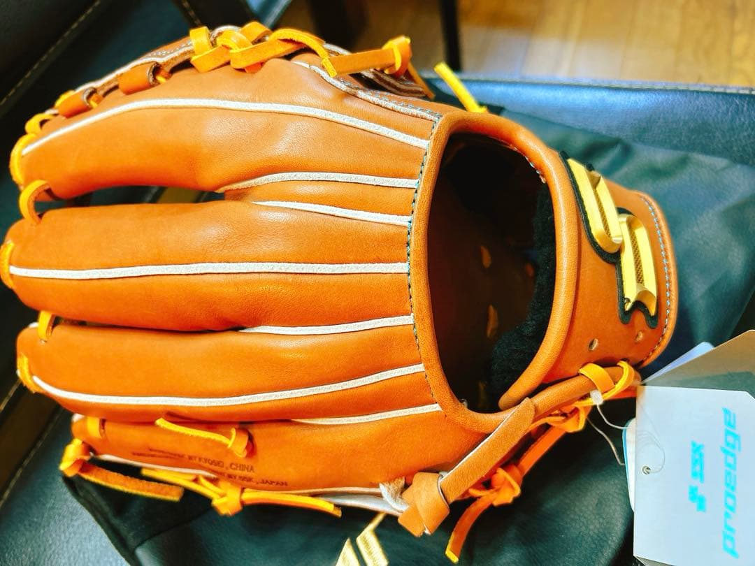⭐︎新品・未使用⭐︎proedge SSK 硬式野球グローブ 右投げ　内野手用