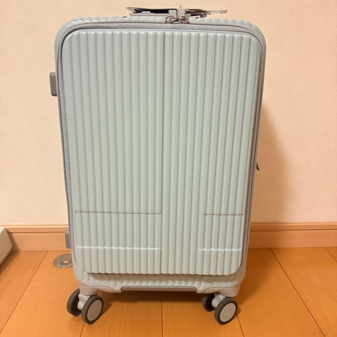 ジ*ニ様 イノベーター スーツケース 38Lペールブルー
