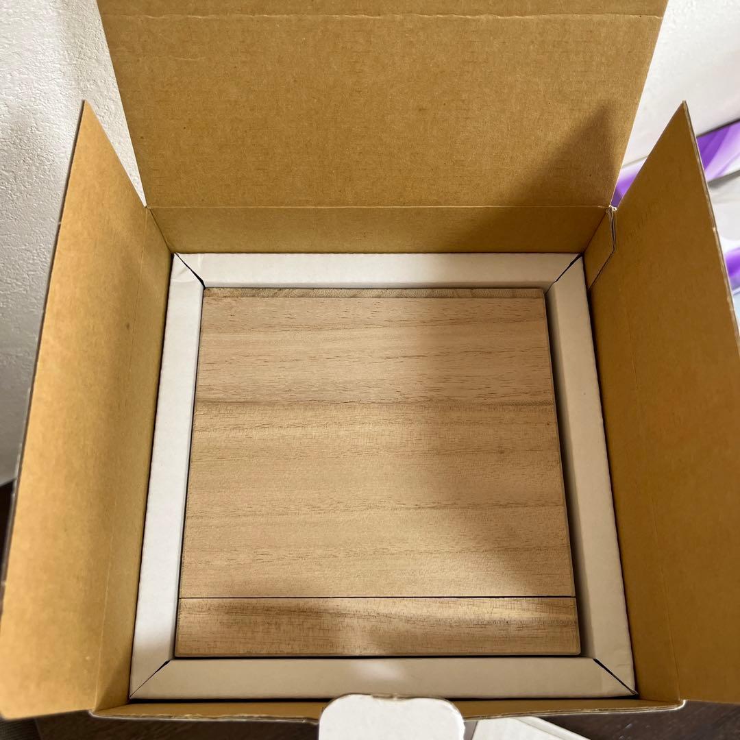 サントリーブランデー【九谷焼　千成型葡萄文】木箱、台座付き空瓶