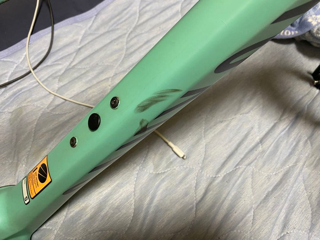 キャニオン インフライト CF SL サイズS フレームのみ 塗装？クリア？割れ