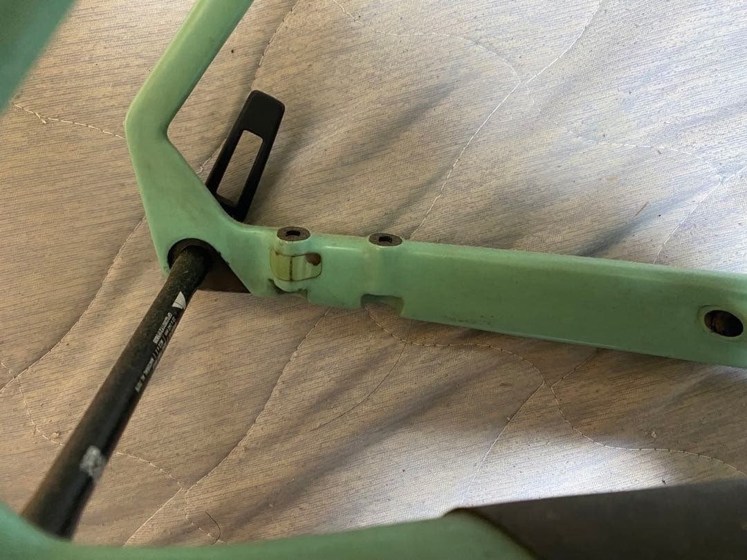 キャニオン インフライト CF SL サイズS フレームのみ 塗装？クリア？割れ