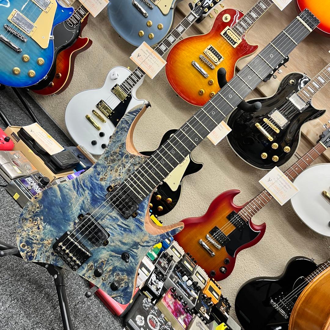 【11131】【新品】 ヘッドレスギター汎用ケース付 ブルー✕ナチュラル