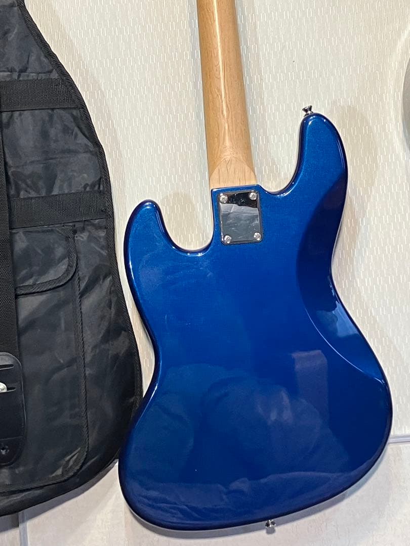 初心者用ARIAジャズベタイプにストラップ・ピック・ソフトケース付きます。