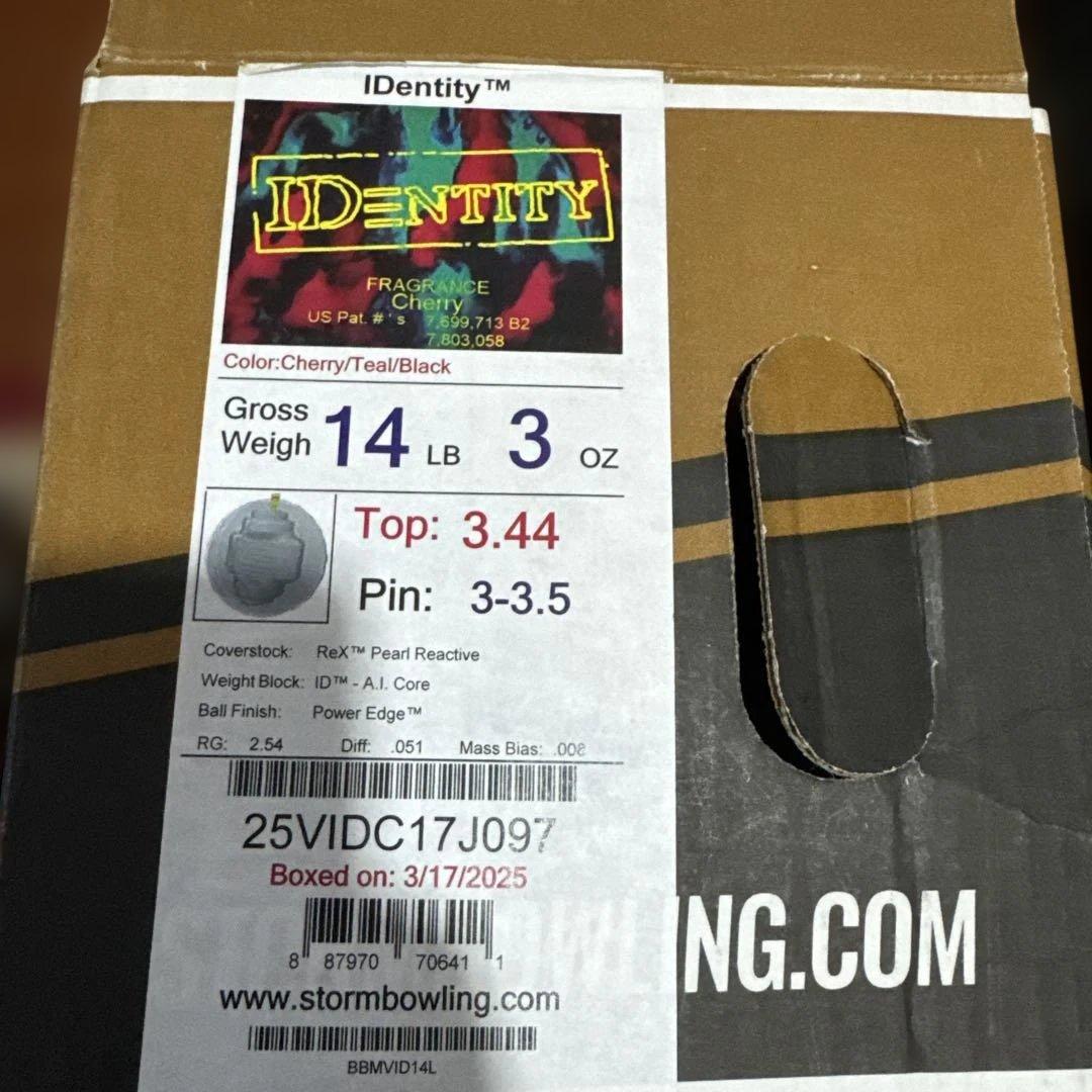 (最終値下げ)STORM IDENTITY ボウリングボール　14ポンド