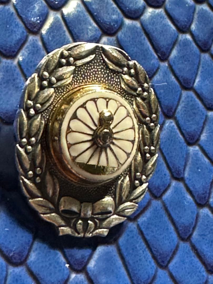 純銀刻印　菊　御紋　エマイユ　金と白　　特誂品　ビンテージピンバッジ