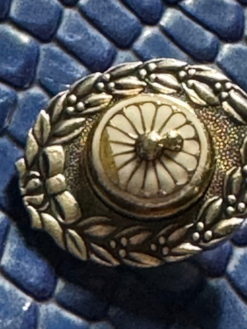 純銀刻印　菊　御紋　エマイユ　金と白　　特誂品　ビンテージピンバッジ