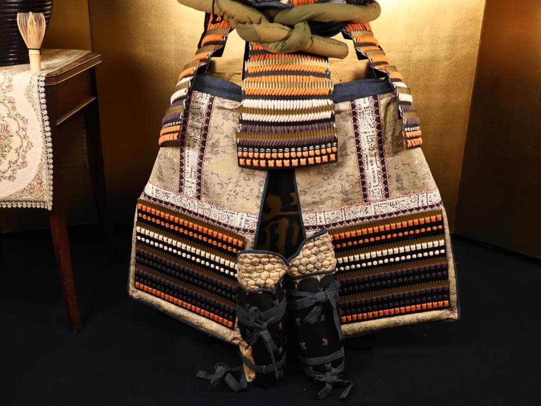 BY02　甲冑　具足　黒胴当世素掛 緋縅　鎧櫃付き　等身大　現代鎧　兜　武具