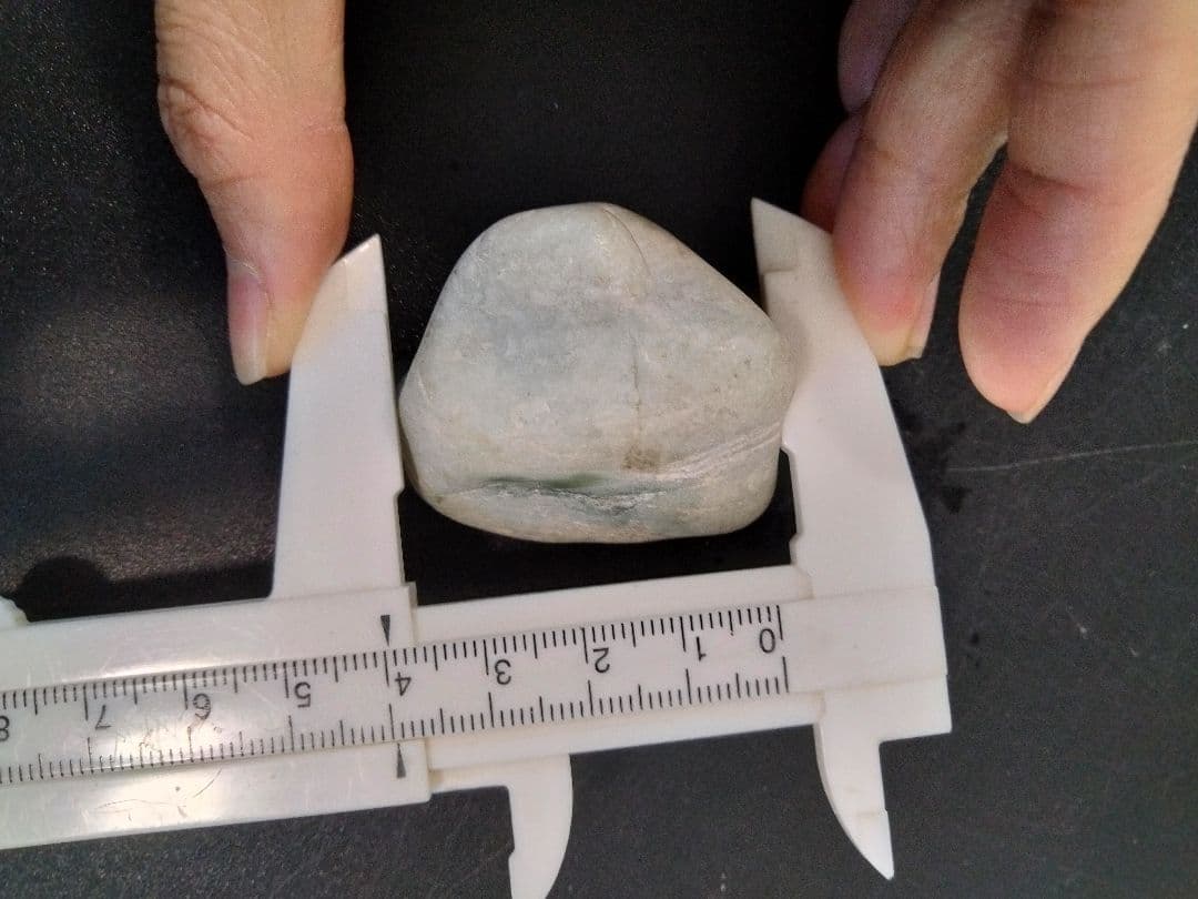 国石翡翠　新潟県 糸魚川市姫川翡翠　緑翡翠　ヒスイ　ひすい原石　翡翠