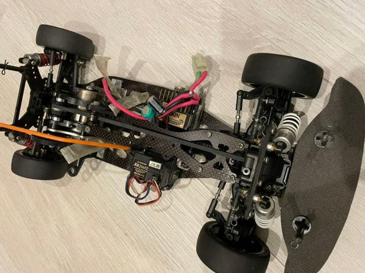 タミヤ4WDメカ付きプロポサービススカイラインボディ