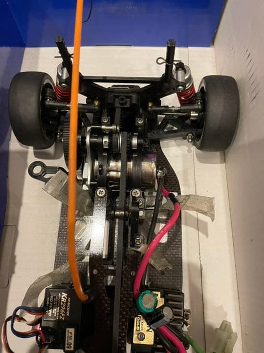 タミヤ4WDメカ付きプロポサービススカイラインボディ