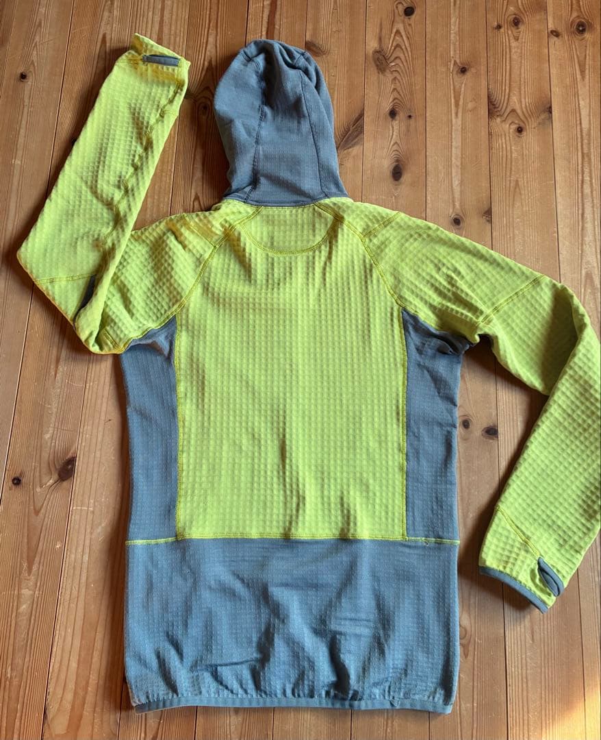 パタゴニアR1プルオーバー・フーディ　メンズXXS（ウィメンズXS相当）