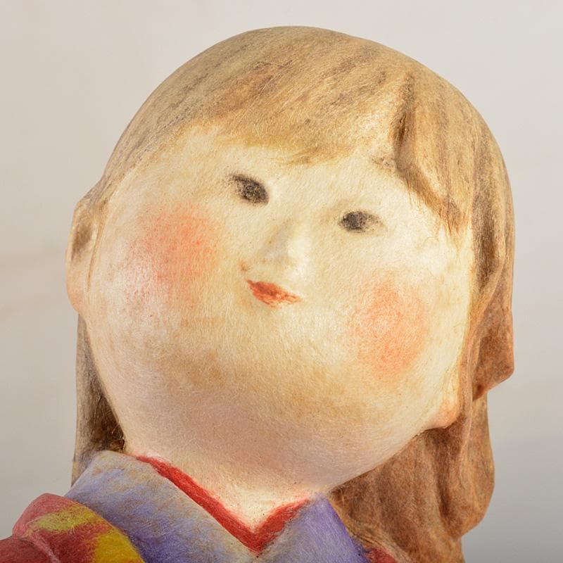 田熊俊子作　桐塑人形　「麗ら」　共箱　V　6346