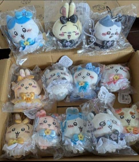 ちいかわ東京みやげお座りぬいぐるみまじかるちいかわハチワレハローキティ21点