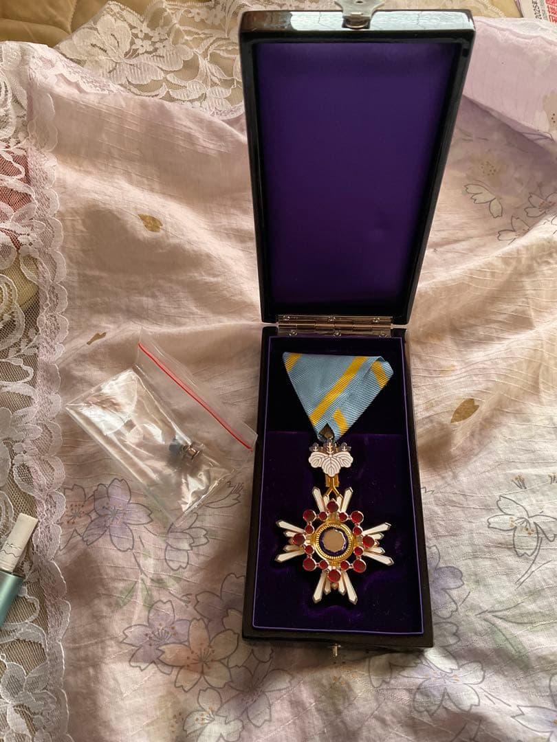 美品 勲章 瑞宝双光章 瑞賓雙光章 旧勲五等瑞宝章 共箱 当時物　菊の紋章