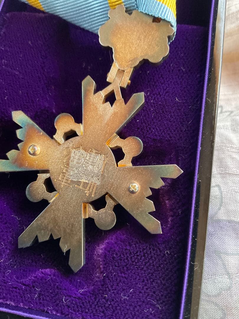 美品 勲章 瑞宝双光章 瑞賓雙光章 旧勲五等瑞宝章 共箱 当時物　菊の紋章