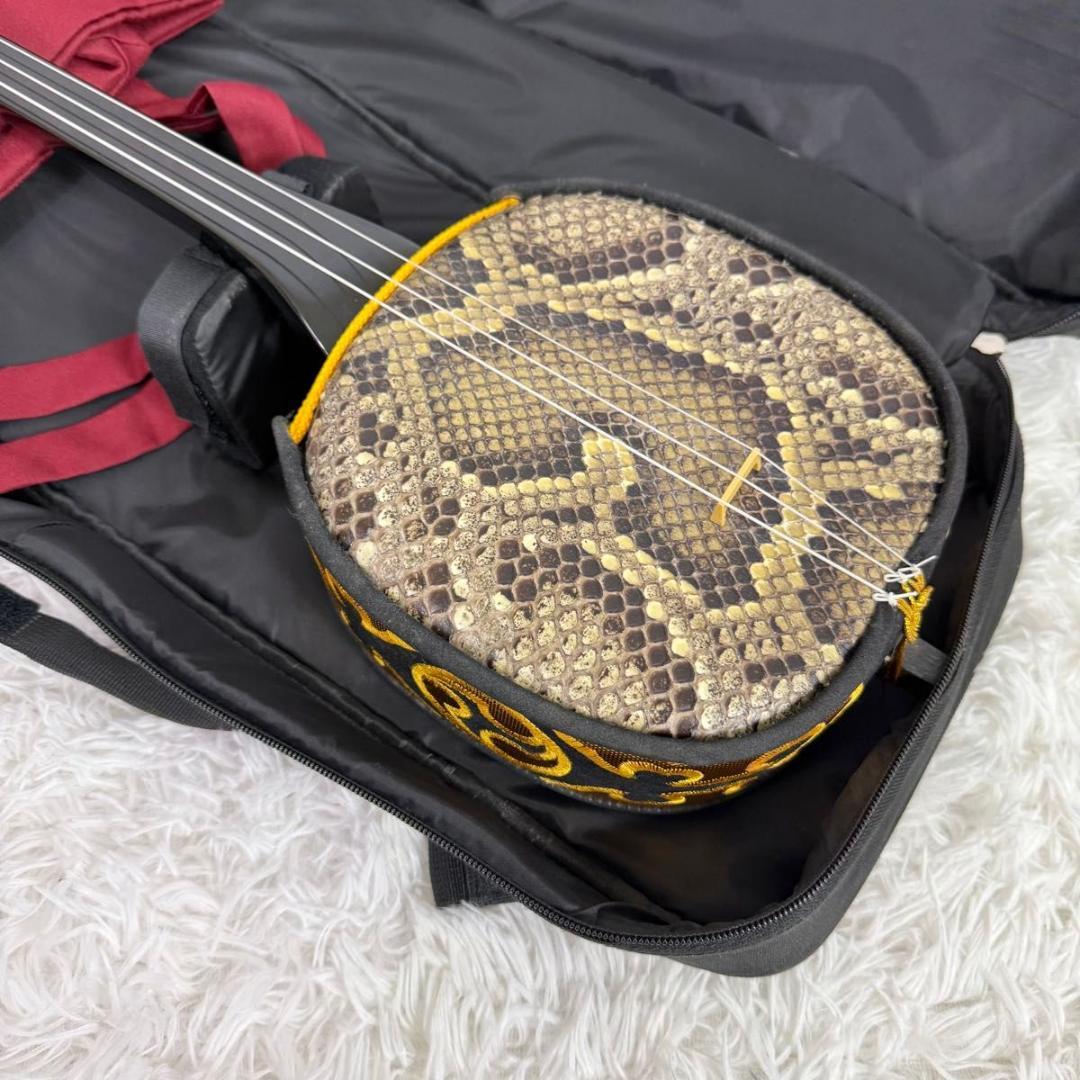 【美品】沖縄三味線 蛇皮（合皮） ソフトケース付き　87-7