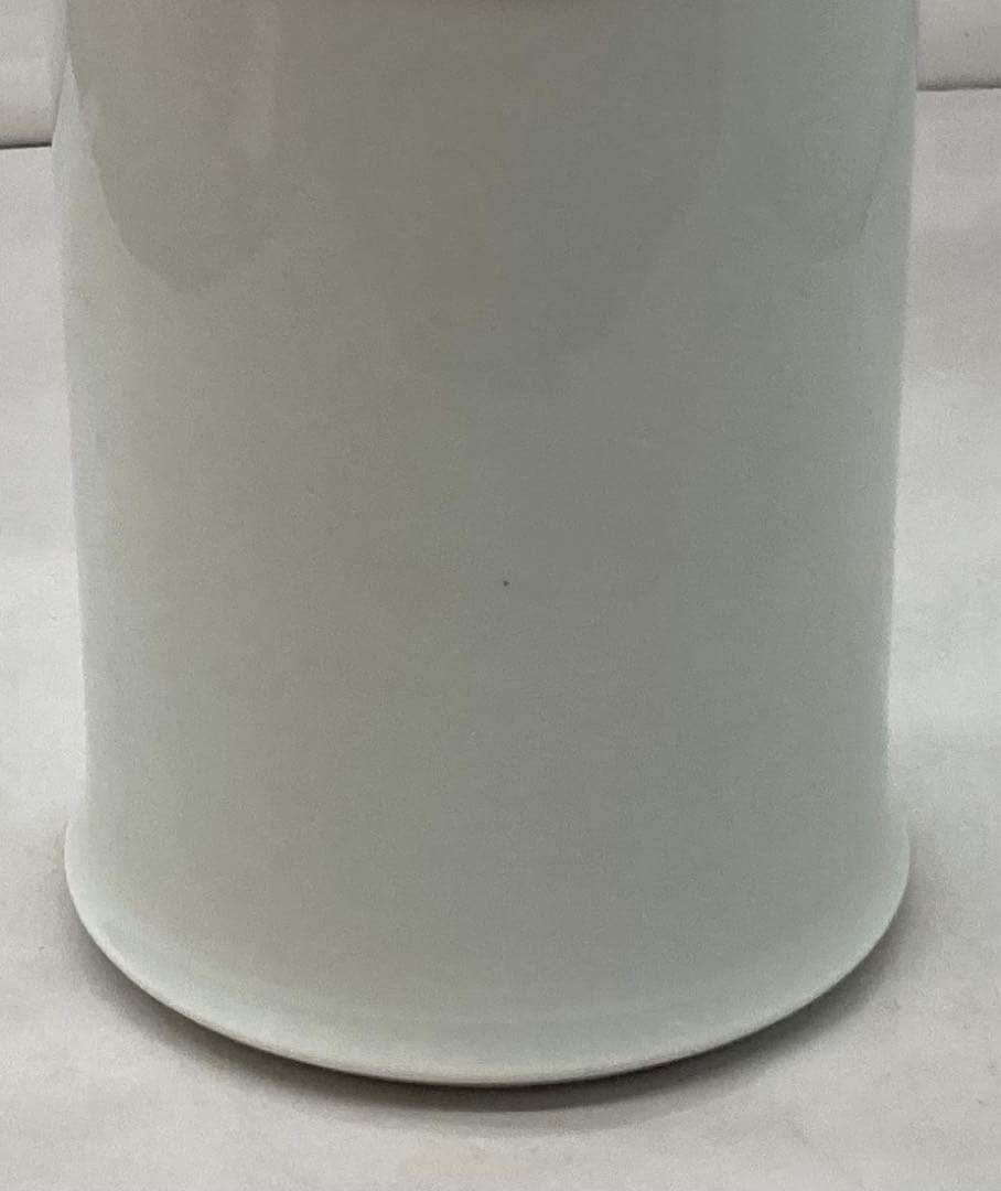 B165b  伊東陶山造「白瓷唐華文  花瓶」共箱　京都　尊式　華道具　茶道具