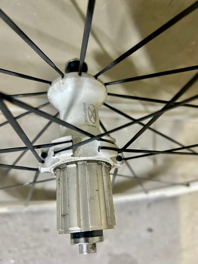 ◆白リムのカッコいい後輪ホイール◆重量0.99kg