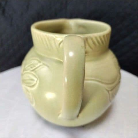 超レアー、美品、スージークーパー初期の作品、彫り物の美しい花瓶(水差し)