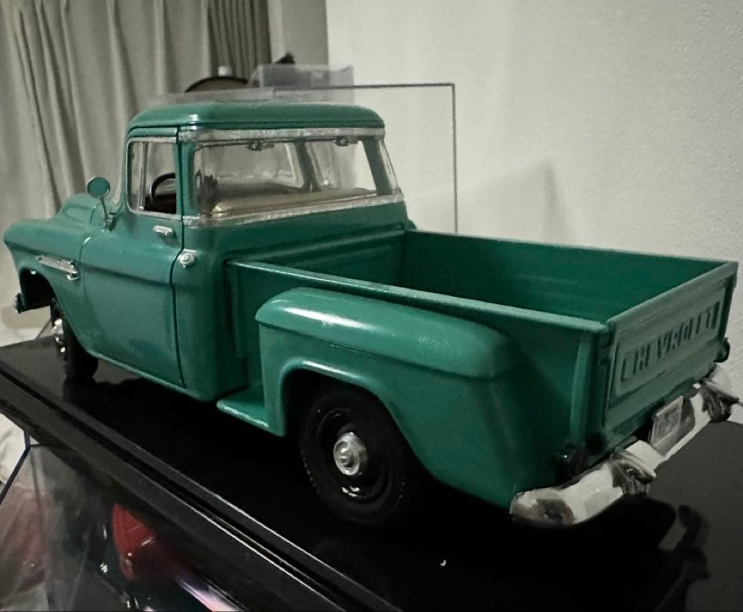 1955年型シボレー ターコイズピックアップトラック1/18ディスプレイケース付