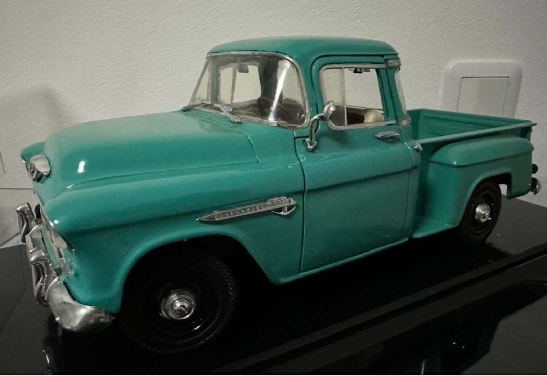 1955年型シボレー ターコイズピックアップトラック1/18ディスプレイケース付