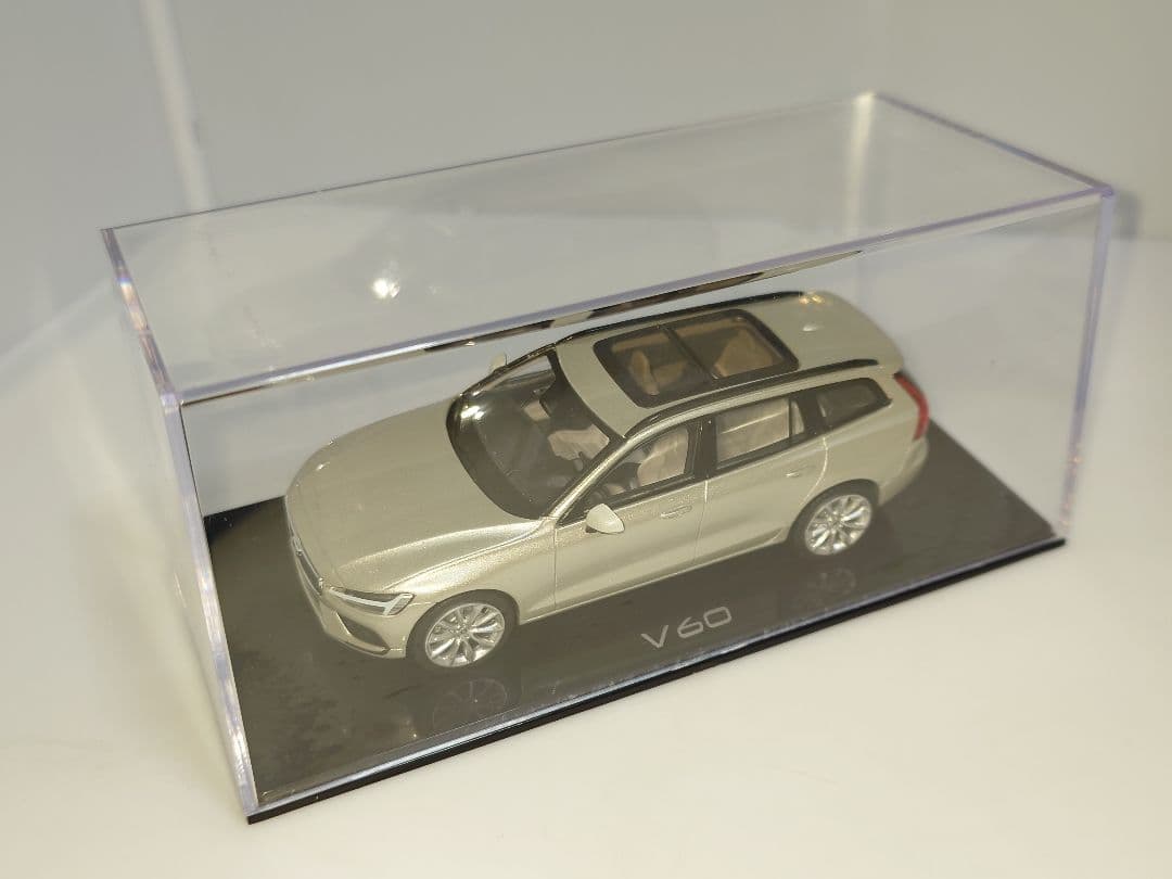 NOREV VOLVO V60 1/43 ミニカー カラーサンプル
