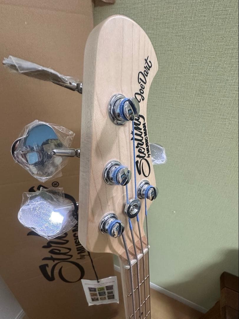 Sterling by Music Man Joe Dart エレキベース