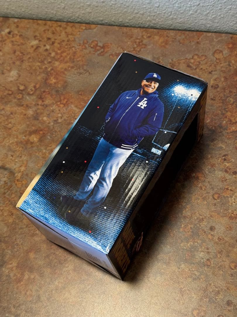 デイブ・ロバーツ監督　ボブルヘッド人形　2025年4月26日特典！