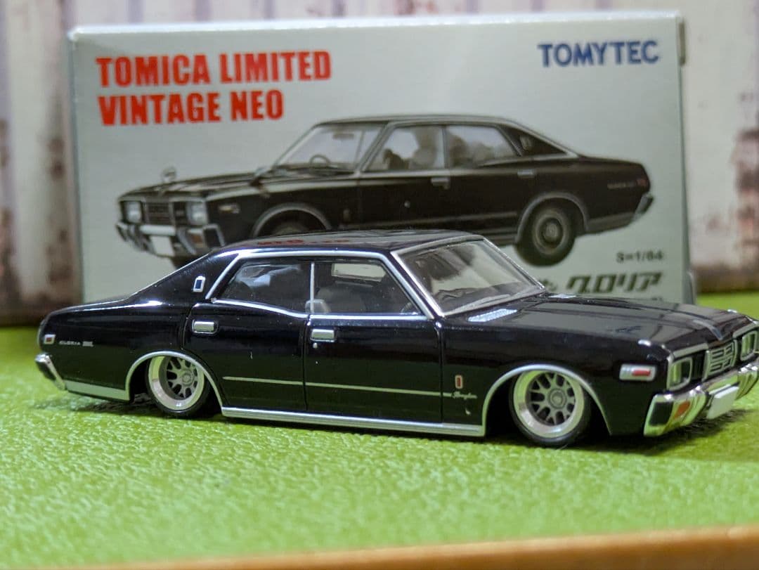 ★ カール　日産　330グロリア、330セド、白、改深リム、ローダウン