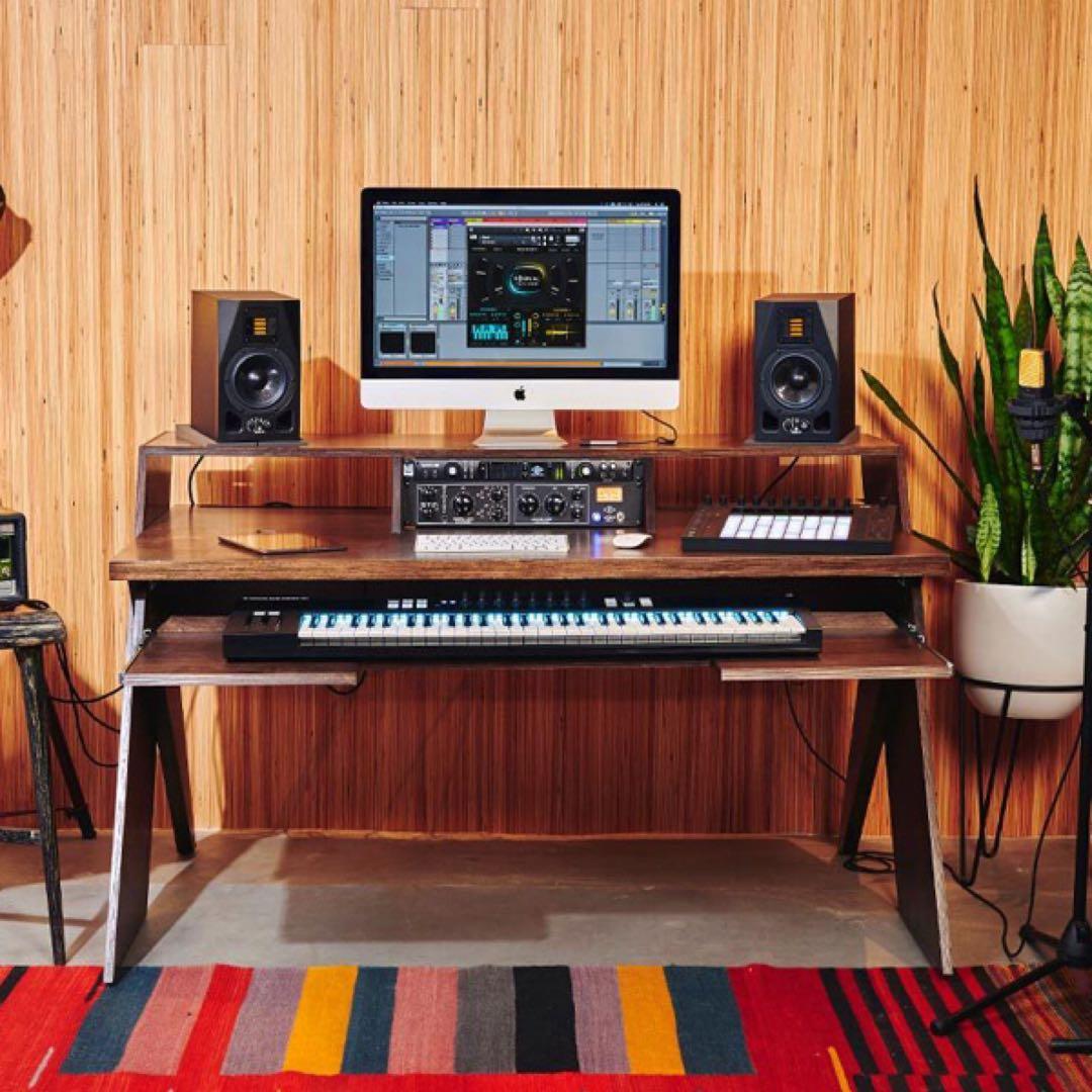 Output Platform コディアック・ブラウン　スタジオデスク　DTM