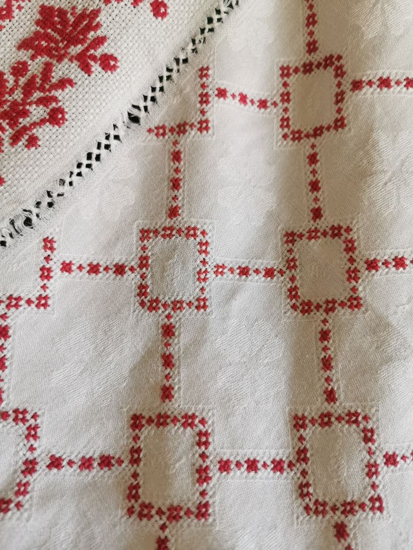 アンティークフランス ダマスク織 四つ葉紋クロス 赤糸小花✙＃刺繍 レッドワーク