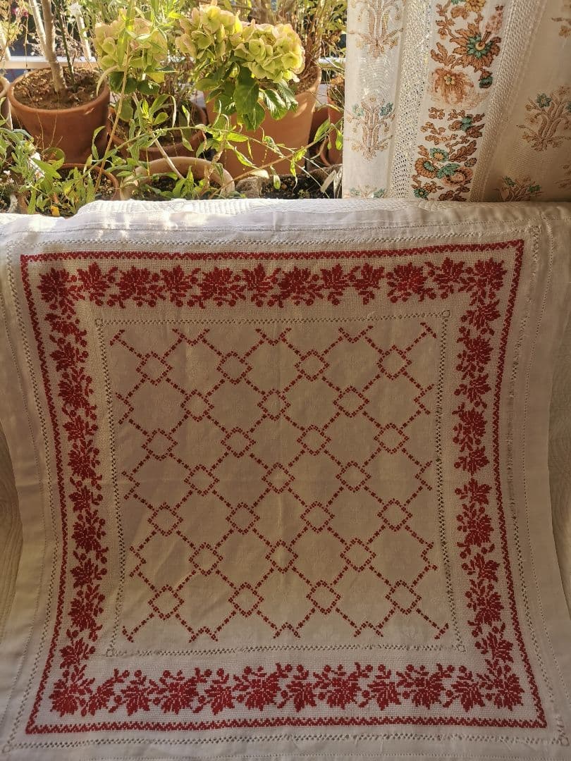 アンティークフランス ダマスク織 四つ葉紋クロス 赤糸小花✙＃刺繍 レッドワーク