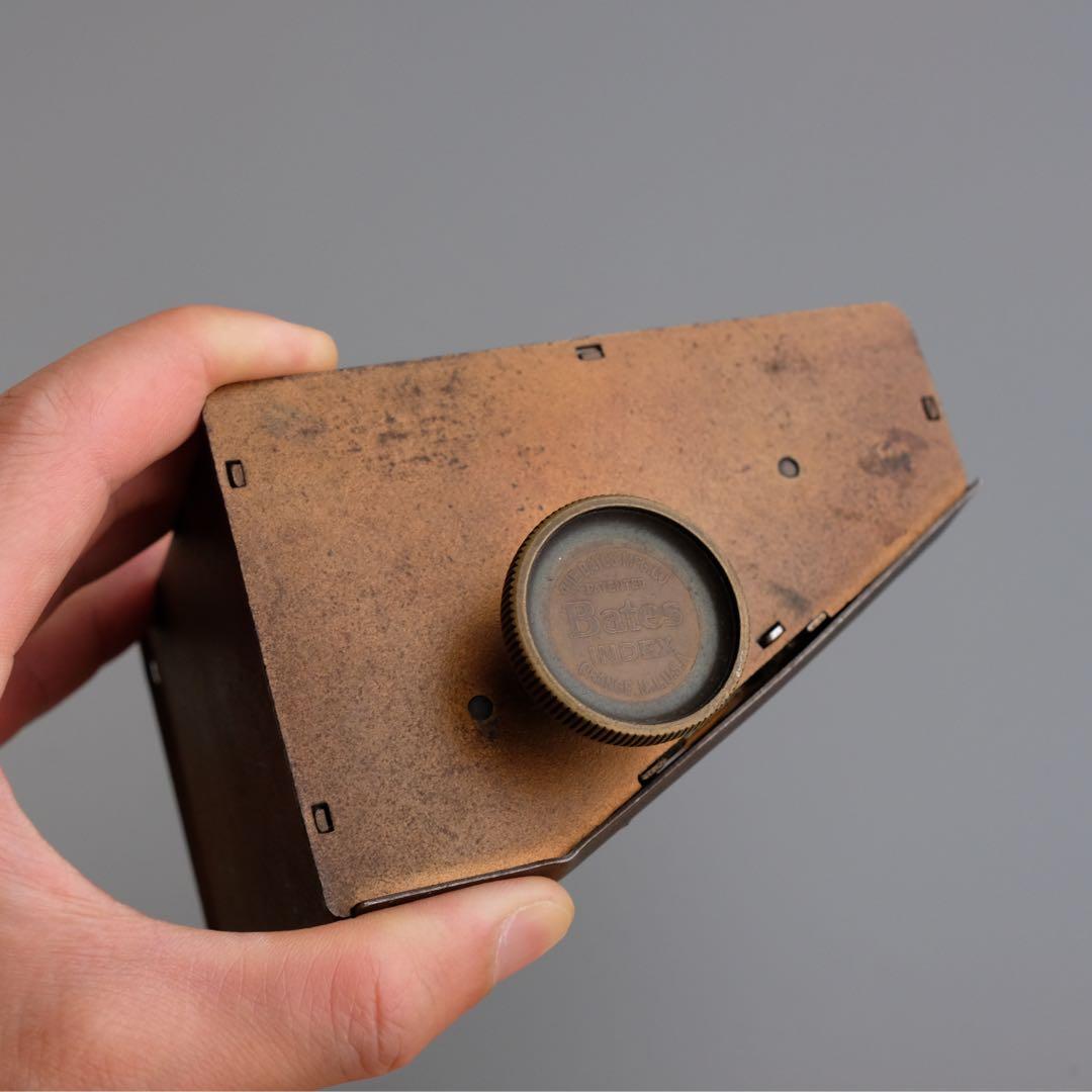 1920年代アメリカ製アンティーク、Bates社真鍮＋鉄製の卓上インデックス文具