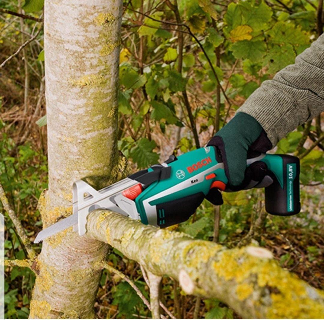 新品 BOSCH コードレスののこぎり