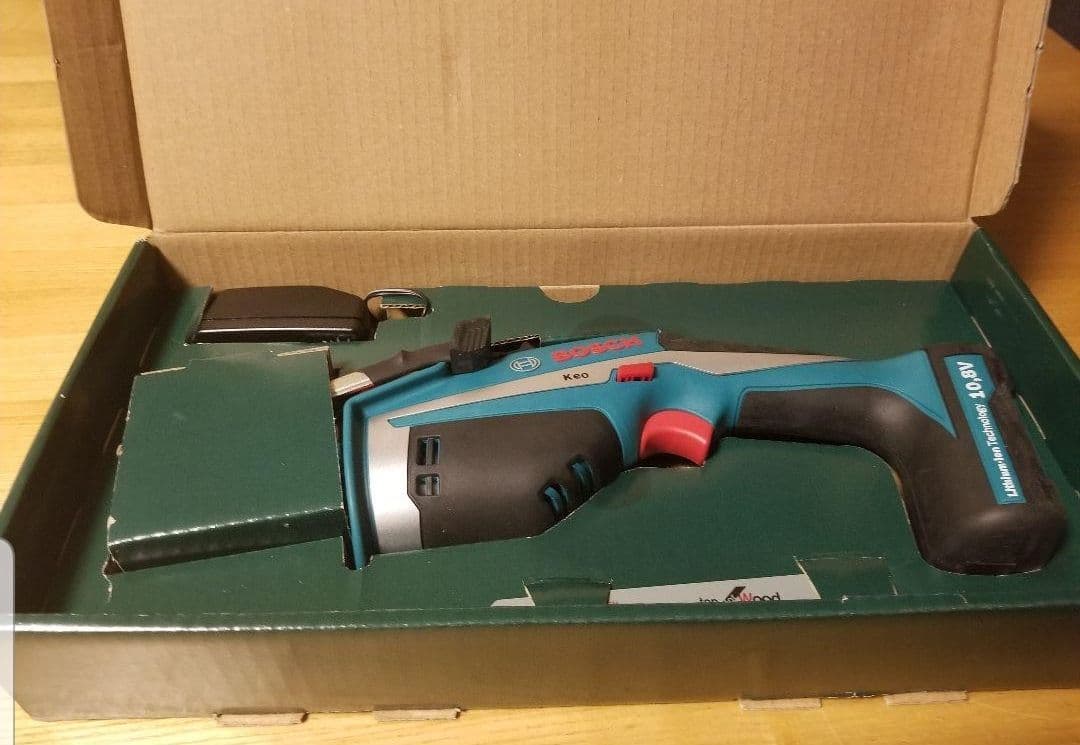 新品 BOSCH コードレスののこぎり