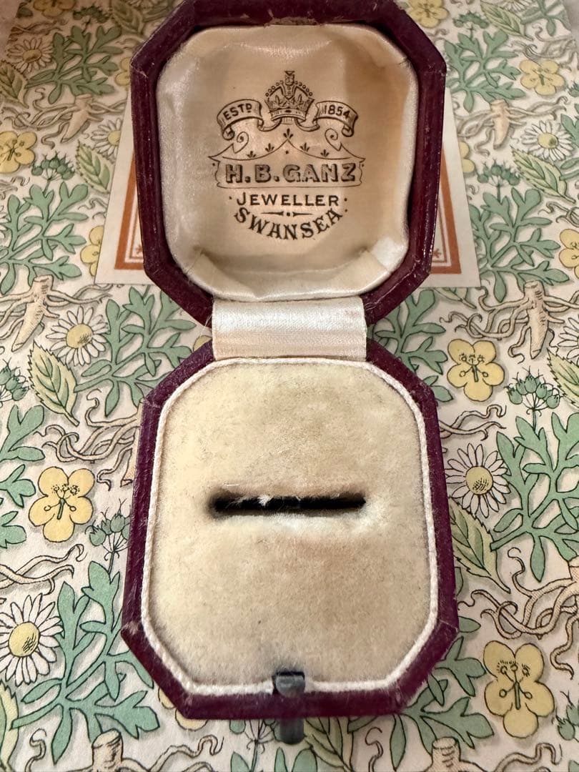 【英国アンティーク】希少 八角形リングケース／H.B. GANZ／1854創業