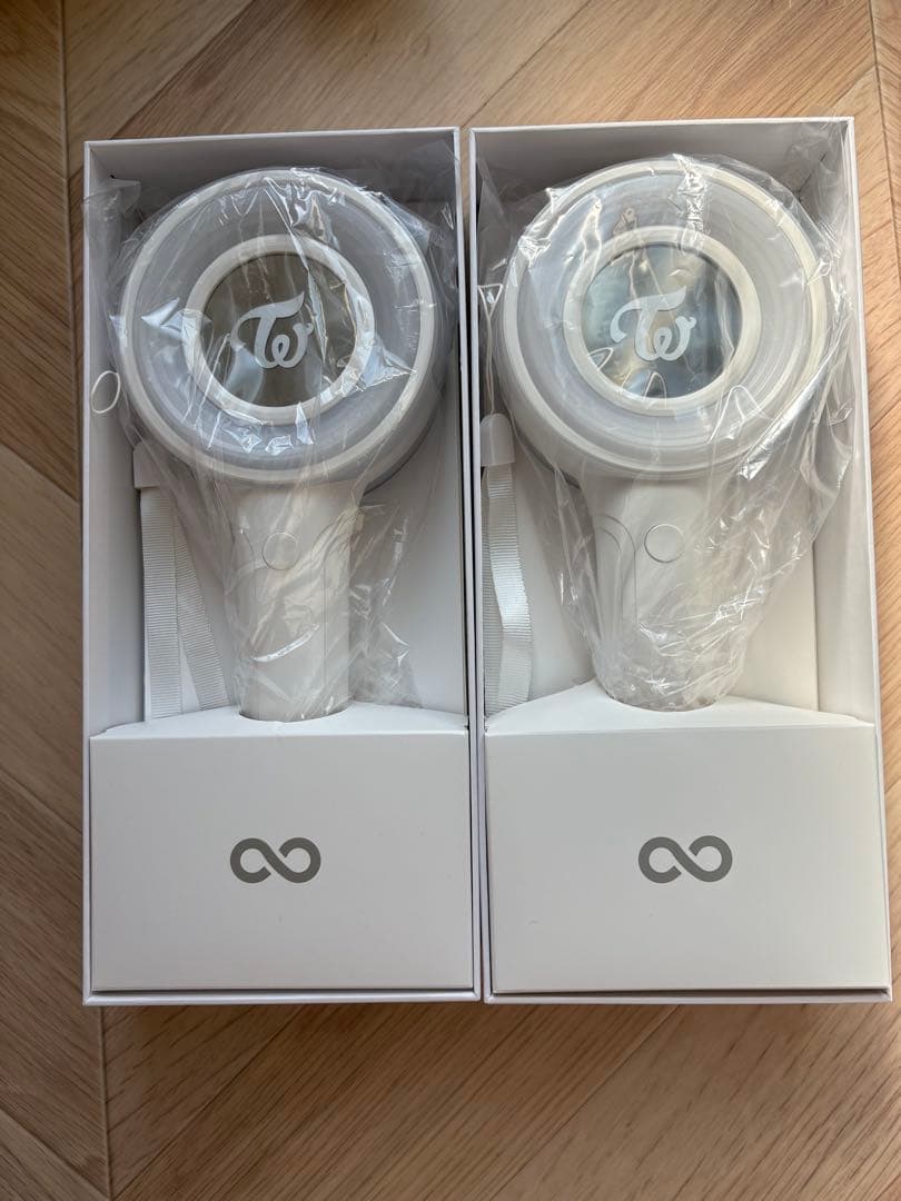 中古　TWICE ペンライト 箱付き 2個
