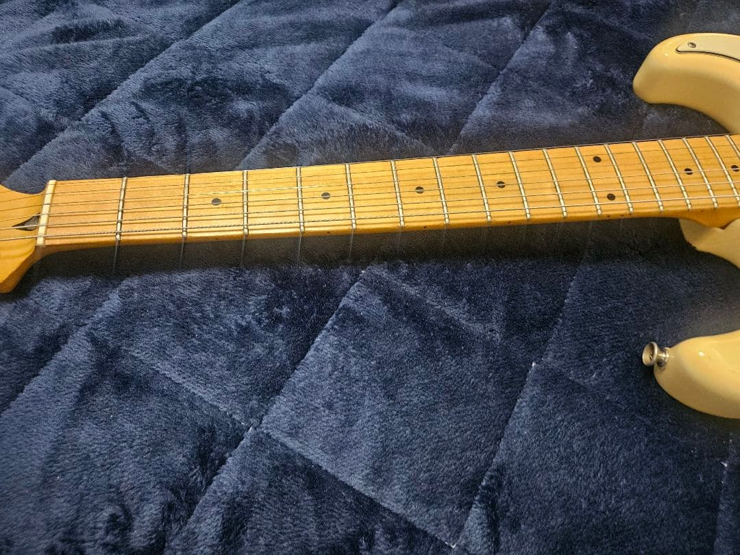 Fender japan ストラトキャスター Eシリアル