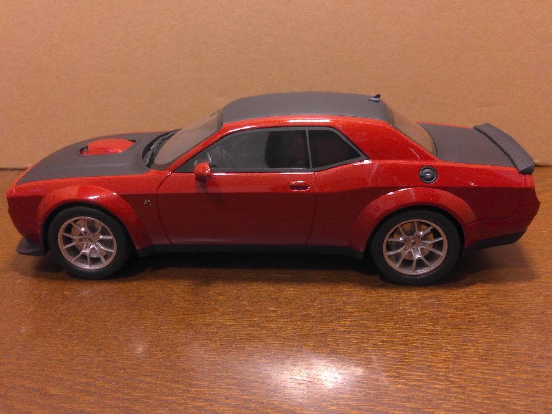 1/18 ダッジ チャレンジャー R/T スキャットパック ワイドボディ50th