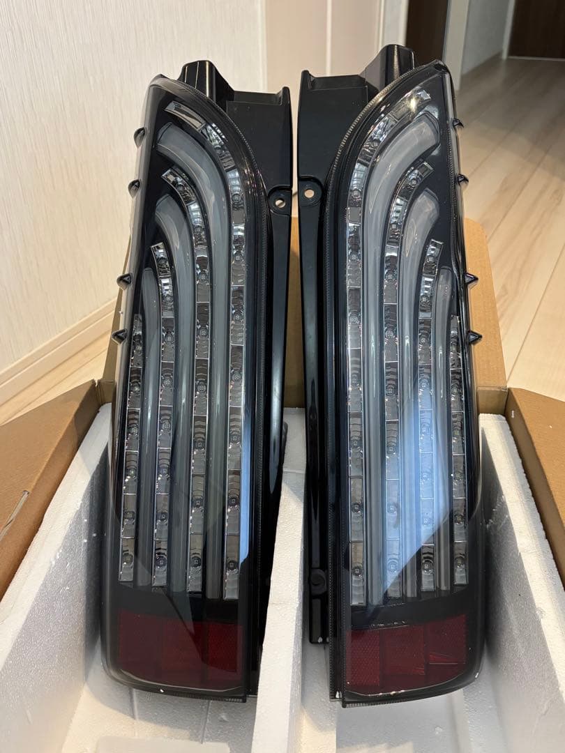 200系ハイエース用　コブラ　LEDテールライト　ジャンク