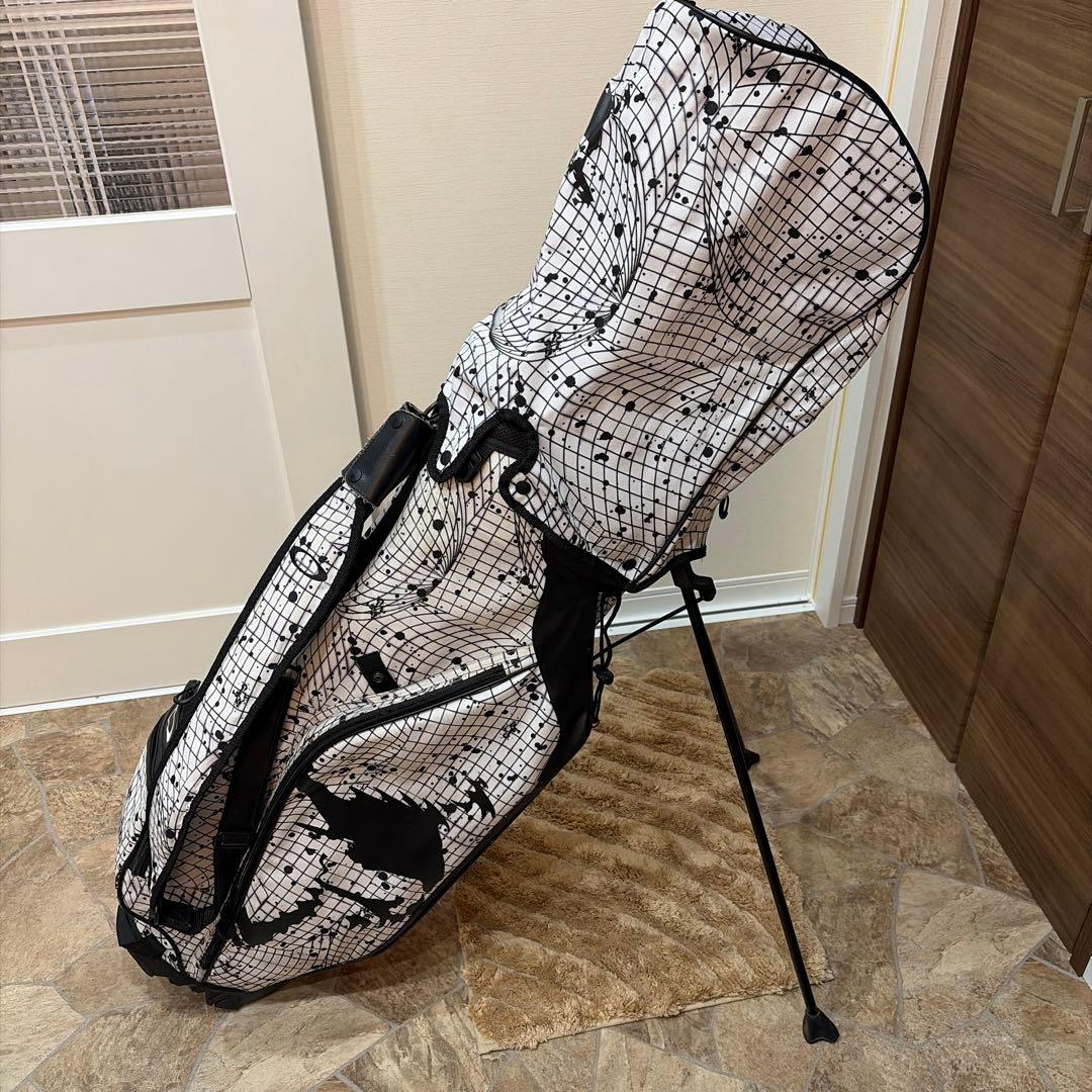 ゴルフスタンドバッグ 白黒スカル柄デザイン