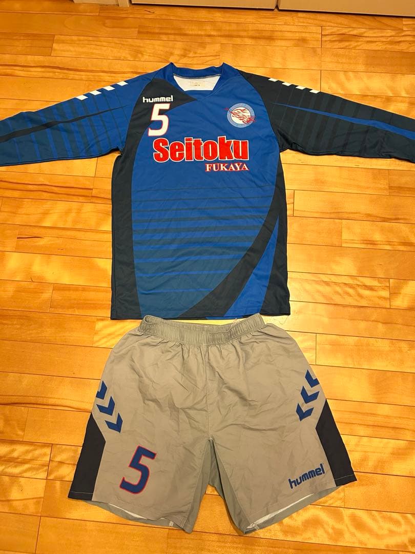 hummel サッカーシャツ・ショーツセット 5番 成徳深谷ユニフォーム