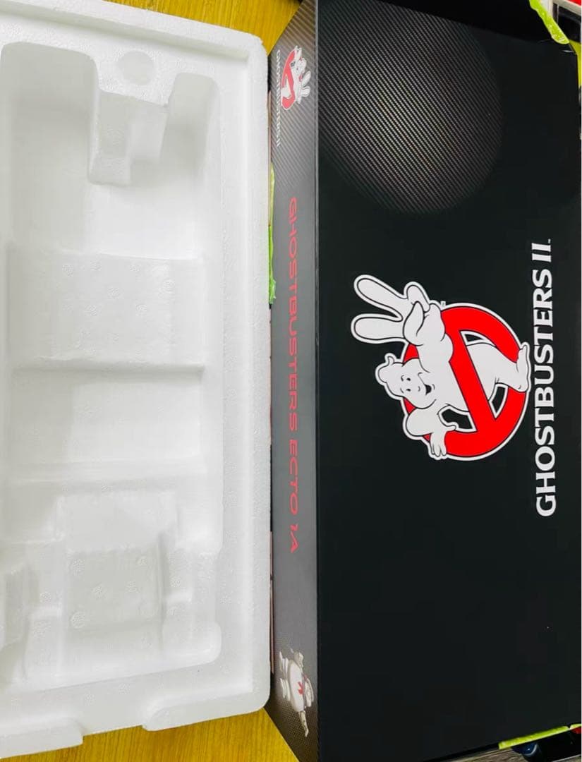 ホットウィール Ghostbusters Ecto 1A 1:18 ミニカー