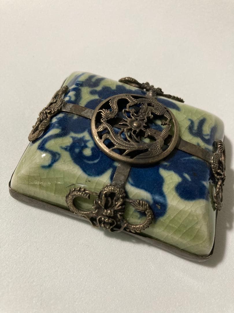 金工足銀 光緒年製刻印 龍金具染付唐子図 蓋物 小物入