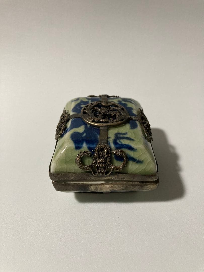 金工足銀 光緒年製刻印 龍金具染付唐子図 蓋物 小物入