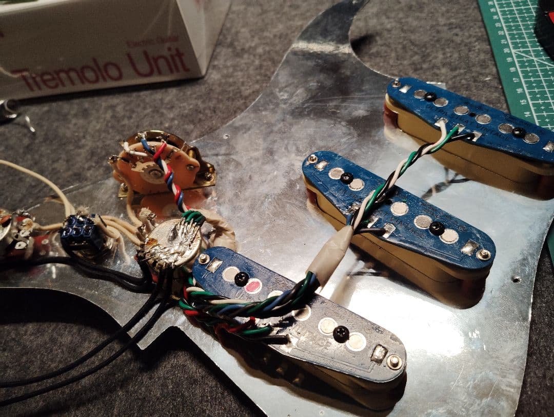 自作 ストラトキャスター 木製PG サーフグリーン コンポーネント