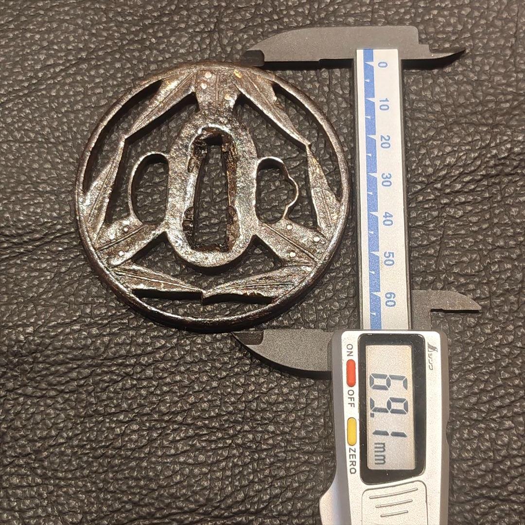 透笹に銀象嵌金塗 丸鉄鍔 刀装具 日本刀 居合刀 拵え 縁頭 柄前 鉄鍔