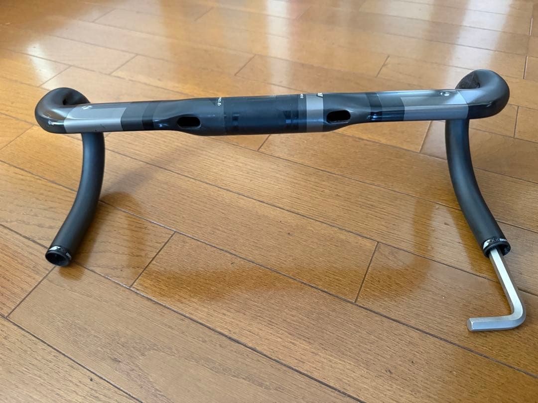 ボントレガー　XXX カーボンエアロハンドル　400mm VR-CF