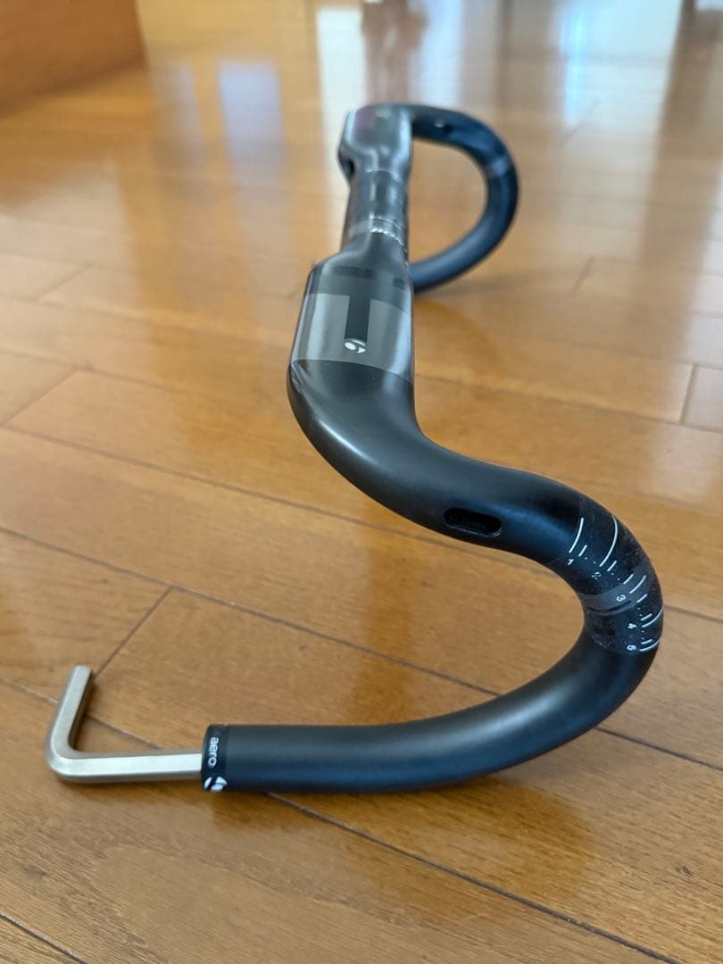 ボントレガー　XXX カーボンエアロハンドル　400mm VR-CF