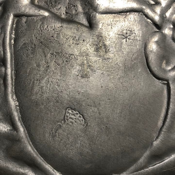 珍品◼️蔵からカッコイイ西洋騎士のアンティークなブロンズの盾の様なのが出て来ました